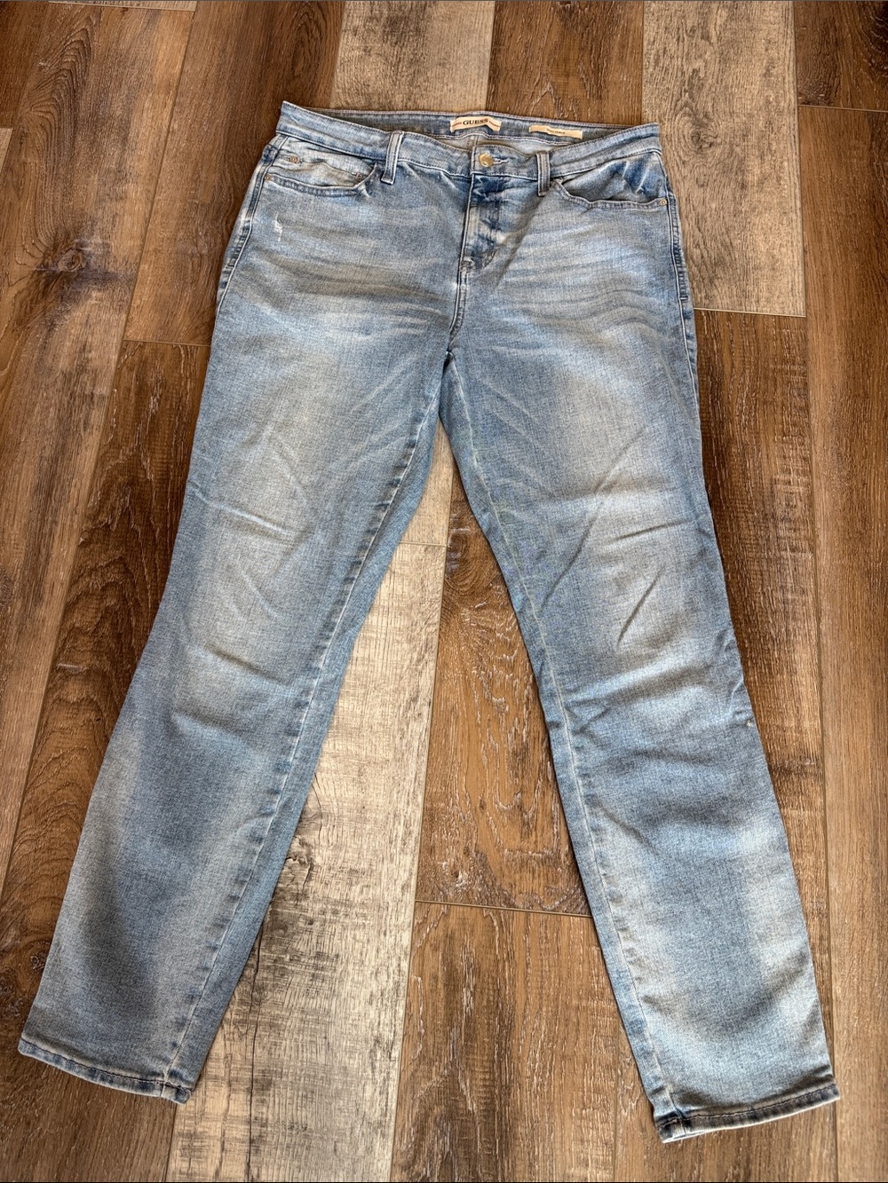 GUESS women’s Light Wash Sexy Curve Jeans